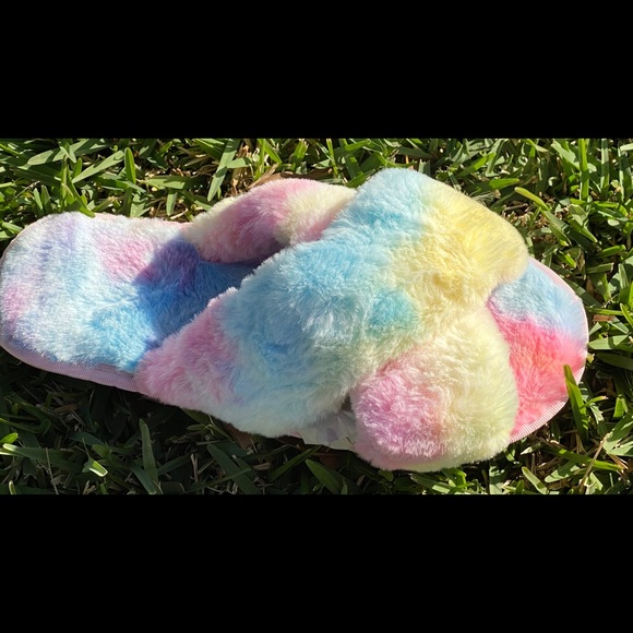 Trendy Fluffy slides - Picture 2 of 2
